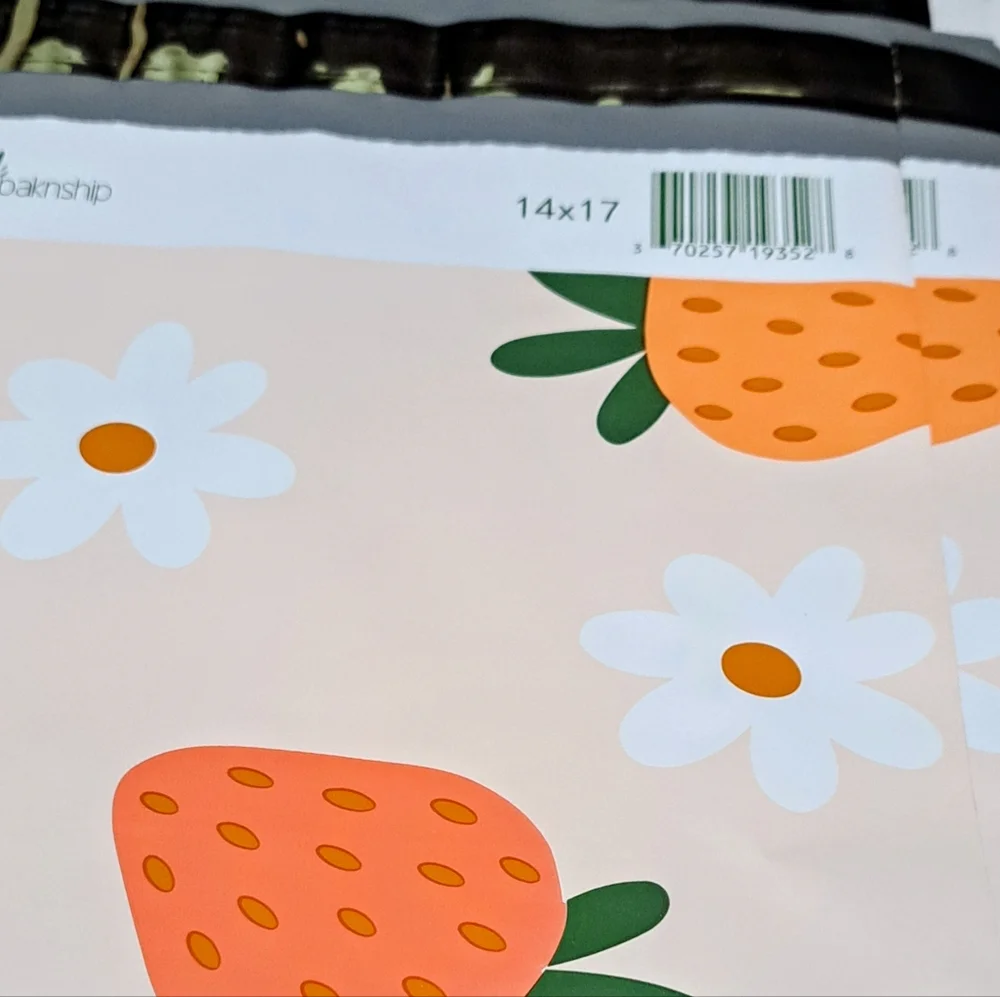 Multi Color Strawberry Design Poly Mailers (20) Count 14 X17 New